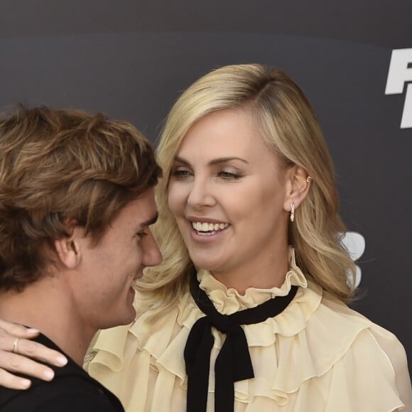 Antoine Griezmann et Charlize Theron - Photocall du film "Fast and Furious 8" à Madrid. Le 6 avril 2017.