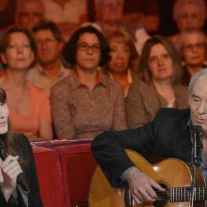 Carla Bruni et Maxime Le Forestier lors de l'enregistrement de l'émission "Vivement Dimanche" à Paris, le 17 avril 2013.