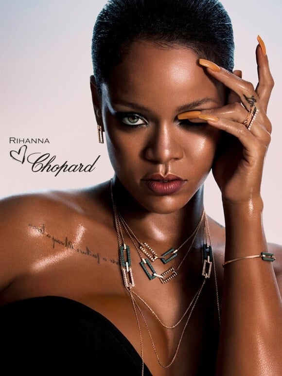 Les collections "Rihanna Loves Chopard", conçue par Rihanna et la co-présidente et directrice artistique de Chopard, Caroline Scheufele, est disponible en pré-commande.