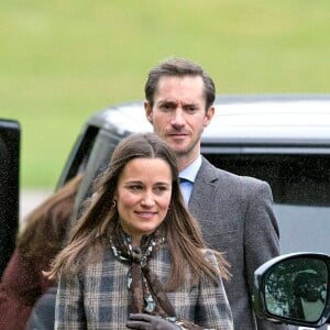 Pippa Middleton et son fiancé James Matthews arrivant à l'église St Mark à Englefield (Berkshire) pour la messe de Noël au matin du 25 décembre 2016.