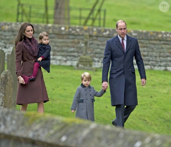 Kate Middleton et le prince William avec leurs enfants le prince George de Cambridge et la princesse Charlotte de Cambridge arrivant à l'église St Mark à Englefield (Berkshire) pour la messe de Noël au matin du 25 décembre 2016. C'est là que sera célébré le 20 mai 2017 le mariage de Pippa Middleton et James Matthews.