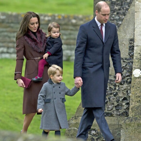 Kate Middleton et le prince William avec leurs enfants le prince George de Cambridge et la princesse Charlotte de Cambridge arrivant à l'église St Mark à Englefield (Berkshire) pour la messe de Noël au matin du 25 décembre 2016. C'est là que sera célébré le 20 mai 2017 le mariage de Pippa Middleton et James Matthews.