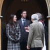 Pippa Middleton et son fiancé James Matthews quittant l'église St Mark à Englefield (Berkshire) après la messe de Noël au matin du 25 décembre 2016, sous le regard de Michael Middleton. C'est là que sera célébré le 20 mai 2017 le mariage de Pippa Middleton et James Matthews.