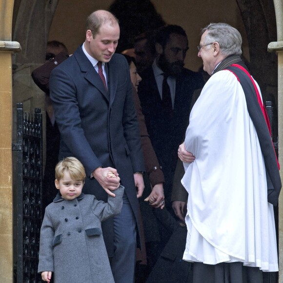 Le prince William et le prince George de Cambridge quittant l'église St Mark à Englefield (Berkshire) après la messe de Noël au matin du 25 décembre 2016. C'est là que sera célébré le 20 mai 2017 le mariage de Pippa Middleton et James Matthews.