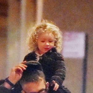 Blake Lively et son mari Ryan Reynolds se baladent incognito à New York avec leurs enfants James et Ines le 2 mars 2017.