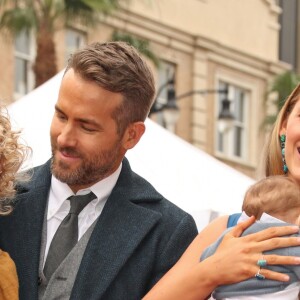 Ryan Reynolds avec sa femme Blake Lively et leurs deux filles James Reynolds et sa petite soeur - Ryan Reynolds reçoit son étoile sur le Walk of Fame à Hollywood, le 15 décembre 2016 
