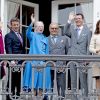 La princesse Mary, le prince Frederik, la reine Margrethe II, le prince Henrik, le prince Joachim et la princesse Marie de Danemark - La famille royale de Danemark salue la foule à l'occasion du 76ème anniversaire de la reine Margrethe depuis le balcon du château Amalienborg à Copenhague. Le 16 avril 2016 16/04/2016 - Copenhague