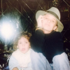 Alysson Paradis et sa grande soeur Vanessa Paradis sur une vieille photo.