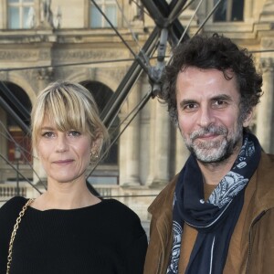 Marina Foïs et son compagnon Eric Lartigau au défilé de mode "Louis Vuitton", collection prêt-à-porter Automne-Hiver 2017-2018 au musée du Louvre à Paris, le 7 Mars 2017.© Olivier Borde/Bestimage P