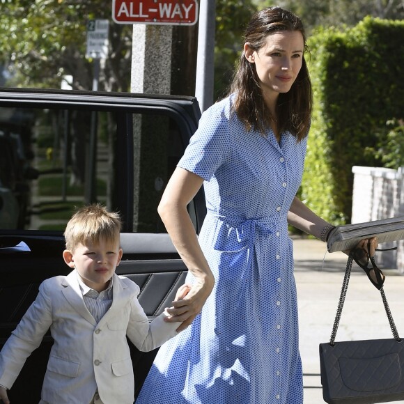 Ben Affleck et Jennifer Garner emmènent leurs enfants Violet, Seraphina et Samuel à la messe de Pâques à Los Angeles, le 16 avril 2017