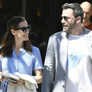 Ben Affleck et Jennifer Garner emmènent leurs enfants Violet, Seraphina et Samuel à la messe de Pâques à Los Angeles, le 16 avril 2017