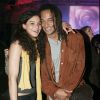 Yannick Noah et sa fille Yelena lors de la générale du spectacle "Saltimbanco" du Cirque Soleil à Boulogne-Billancourt, le 7 avril 2005.