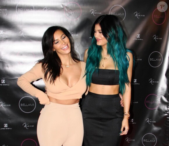 Kim Kardashian et sa demi-soeur Kylie Jenner à Beverly Hills, le 13 novembre 2014.