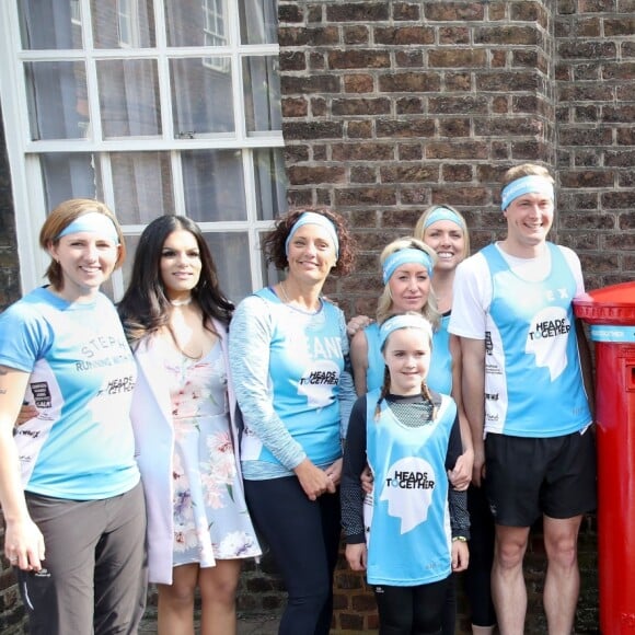 Kate Middleton, duchesse de Cambridge, recevait le 19 avril 2017 au palais de Kensington les coureurs de l'équipe Heads Together qui disputeront le 23 avril le marathon de Londres pour aider l'organisation dans son combat pour faire tomber le tabou de la santé mentale.