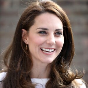 Kate Middleton, duchesse de Cambridge, recevait le 19 avril 2017 au palais de Kensington les coureurs de l'équipe Heads Together qui disputeront le 23 avril le marathon de Londres pour aider l'organisation dans son combat pour faire tomber le tabou de la santé mentale.