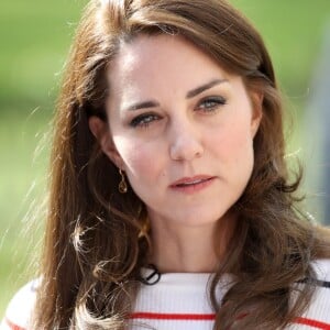 Kate Middleton, duchesse de Cambridge, recevait le 19 avril 2017 au palais de Kensington les coureurs de l'équipe Heads Together qui disputeront le 23 avril le marathon de Londres pour aider l'organisation dans son combat pour faire tomber le tabou de la santé mentale.