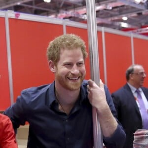 Le Prince Harry a inauguré la "Virgin Money London Marathon Expo" au centre sportif ExCel à Londres, le 19 avril 2017.