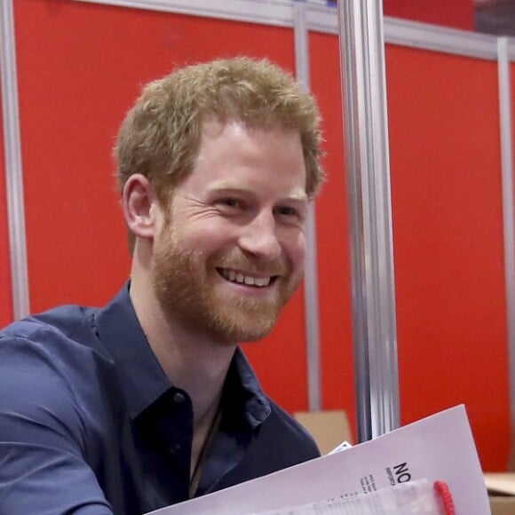 Le Prince Harry a inauguré la "Virgin Money London Marathon Expo" au centre sportif ExCel à Londres, le 19 avril 2017.