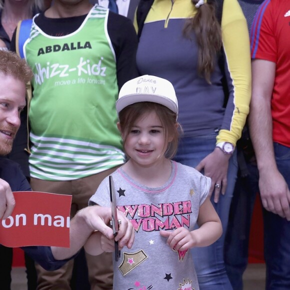 Le Prince Harry a inauguré la "Virgin Money London Marathon Expo" au centre sportif ExCel à Londres, le 19 avril 2017.