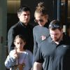 Jennifer Lopez est allée faire du shopping avec ses jumeaux Emme et Maximilian à Barneys New York à Beverly Hills, le 7 mars 2017