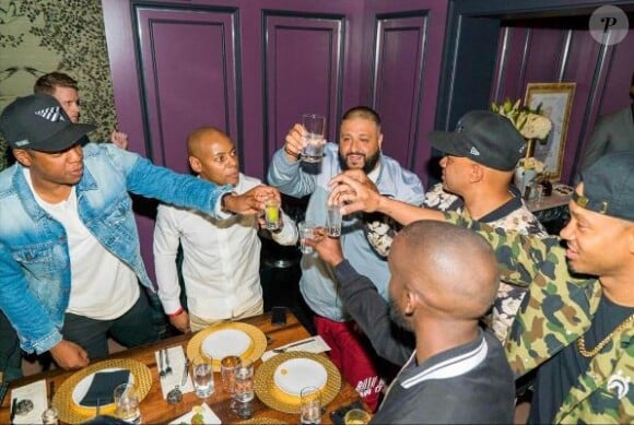 Jay Z, Tyran 'Ty Ty' Smith, DJ Khaled, Lenny Santiago et Terrence J - Dîner d'anniversaire de Lenny Santiago au Beauty & Essex à Los Angeles. Le 18 avril 2017.