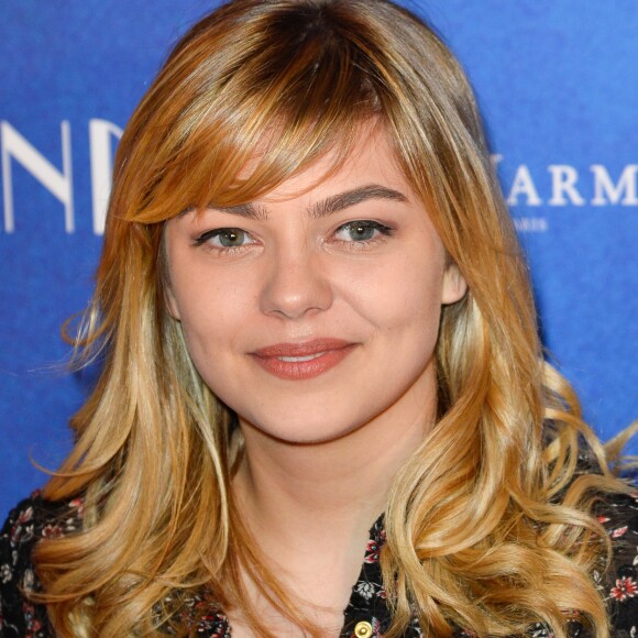 Louane Emera - Avant-première du film "La La Land" au cinéma UGC Normandie à Paris, le 10 janvier 2017. © Coadic Guirec/Bestimage