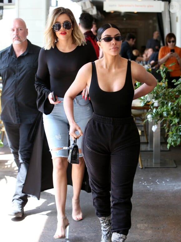 Kim Kardashian et ses soeurs Khloe Kardashian et Kourtney Kardashian sont allées déjeuner au restaurant Fabrocinis restaurant à Beverly Glen à Los Angeles, le 7 avril 2017.s
