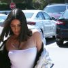 Kim Kardashian et Khloe Kardashian sont allées déjeuner à Culver City, Les deux soeurs ne portent pas de soutien-gorge et Kim porte un haut blanc très transparent! Le 31 mars 2017.