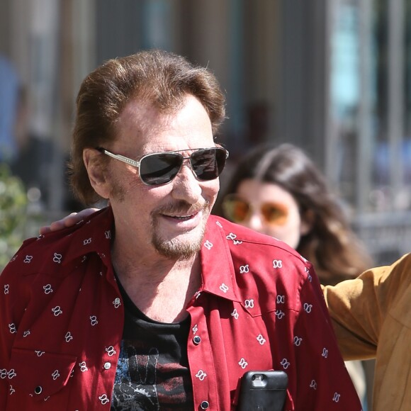 Johnny Hallyday avec sa femme Laeticia, leurs filles Jade et Joy, Marie Poniatowski avec son mari Pierre Rambaldi et leur fille Tess, à Santa Monica, le 1er avril 2017. -