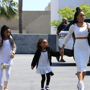 Melanie Brown (Mel B) va faire du shopping chez Rite Aid avec ses filles Madison et Angel à Beverly Hills, le 8 avril 2017
