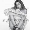 Gigi Hadid figure sur la nouvelle campagne de la marque Stuart Weitzman, collection été 2017.