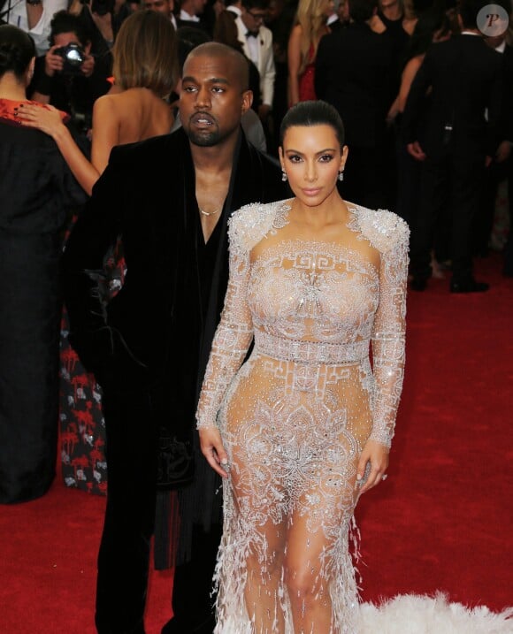 Kanye West et sa femme Kim Kardashian à la Soirée Costume Institute Gala 2015 (Met Ball) au Metropolitan Museum célébrant l'ouverture de Chine: à travers le miroir à New York, le 4 mai 2015.