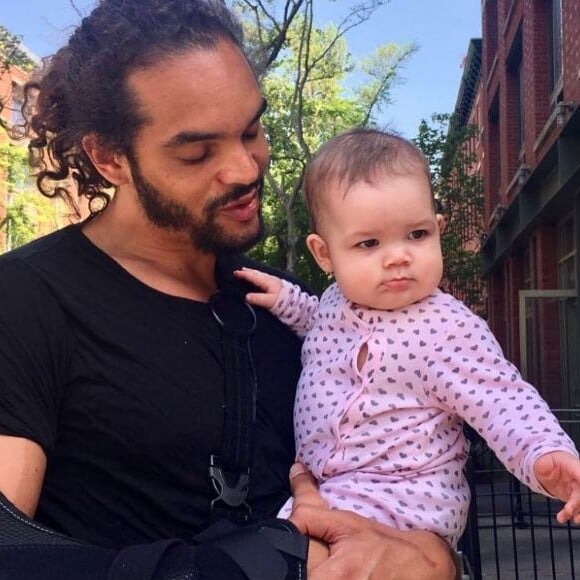 Joakim Noah présente sa fille sur Instagram le 1er mai 2017.