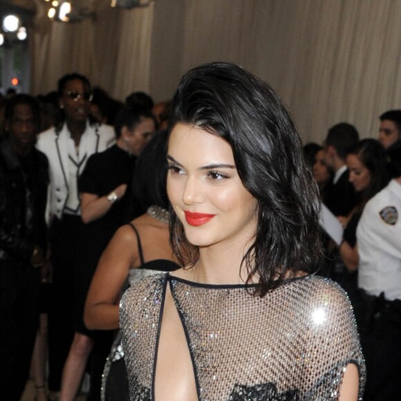 Kendall Jenner, habillée d'une robe La Perla - Met Gala 2017, exposition "Rei Kawakubo/Comme des Garçons: Art Of The In-Between" au Metropolitan Museum of Art. New York, le 1er mai 2017.