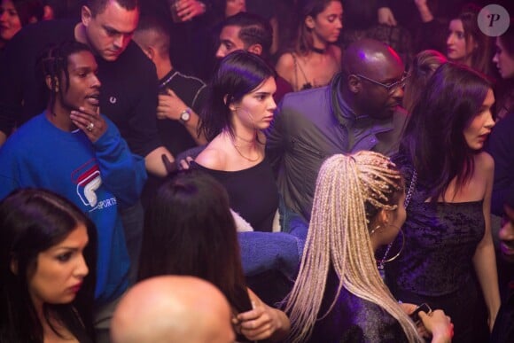 Exclusif - Kendall Jenner et Bella Hadid font la fête avec A$AP Rocky et A$AP Ferg à la boîte de nuit "Héritage" lors de la soirée "La Parisienne" à l'occasion de la Fashion Week à Paris, le 24 janvier 2017.