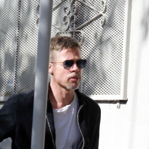 Exclusif -  Brad Pitt, très amaigri, se rend dans des studios à Los Angeles, le 30 mars 2017.
