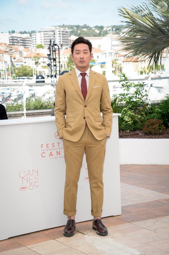 Ha Jung Woo lors du photocall de Mademoiselle au Festival de Cannes 2016