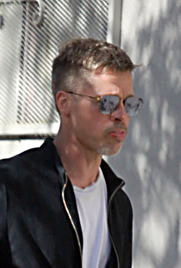 Exclusif - Brad Pitt, très amaigri, se rend dans des studios à Los Angeles, le 30 mars 2017.