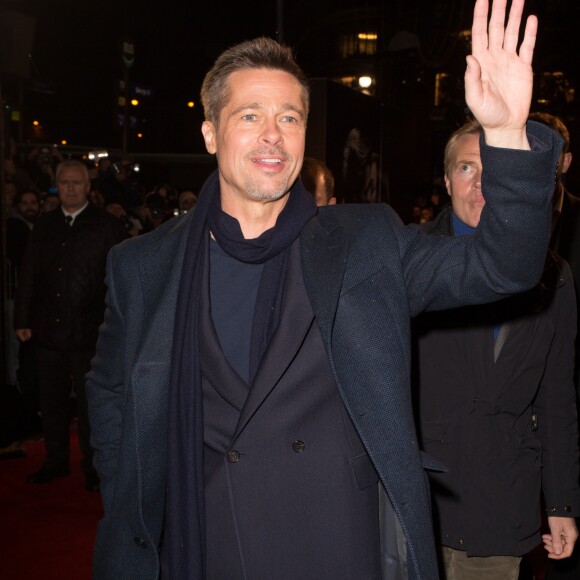 Brad Pitt - Arrivées à l'avant-première du film "Alliés" au cinéma UGC Normandie à Paris, le 20 novembre 2016.