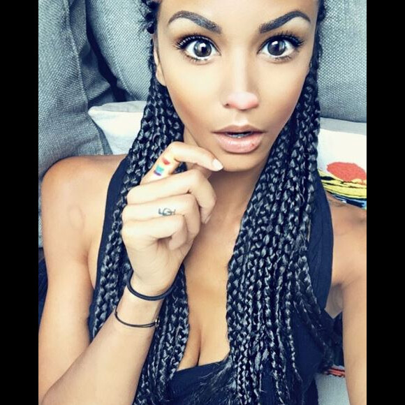 Shy'm dévoile une nouvelle tête sur Instagram le 3 mai 2017.