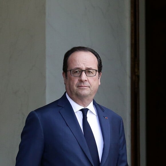 François Hollande reçoit sa Majesté Mohammed VI, Roi du Maroc au palais de l'Elysée à Paris pour un déjeuner le 2 mai 2017. © Stéphane Lemouton / Bestimage