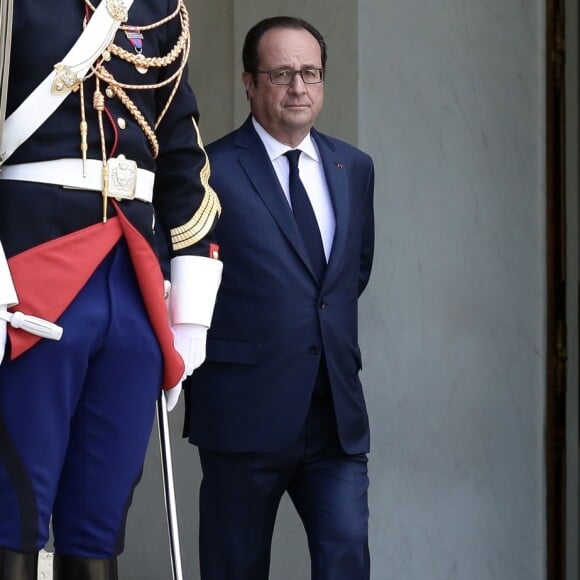 François Hollande reçoit sa Majesté Mohammed VI, Roi du Maroc au palais de l'Elysée à Paris pour un déjeuner le 2 mai 2017. © Stéphane Lemouton / Bestimage