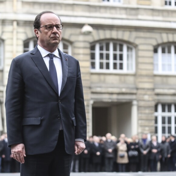 François Hollande, président de la République - Cérémonie en hommage à Xavier Jugelé, policier tué dans l'attentat des Champs-Elysées, le 25 avril 2017 à la préfecture de police de Paris. Le 25 avril 2017 © Hamilton / Pool / Bestimage