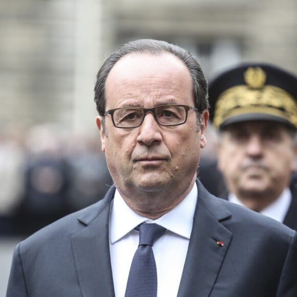 François Hollande, président de la République - Cérémonie en hommage à Xavier Jugelé, policier tué dans l'attentat des Champs-Elysées, le 25 avril 2017 à la préfecture de police de Paris. Le 25 avril 2017 © Hamilton / Pool / Bestimage