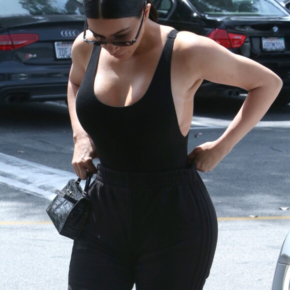 Kim Kardashian et ses soeurs Khloe Kardashian et Kourtney Kardashian sont allées déjeuner au restaurant Fabrocinis restaurant à Beverly Glen à Los Angeles, le 7 avril 2017.