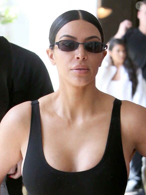 Kim Kardashian et ses soeurs Khloe Kardashian et Kourtney Kardashian sont allées déjeuner au restaurant Fabrocinis restaurant à Beverly Glen à Los Angeles, le 7 avril 2017.