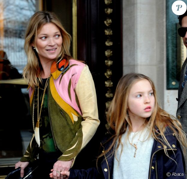 Kate Moss et sa fille Lila Grace à Paris, le 2 mars 2014.