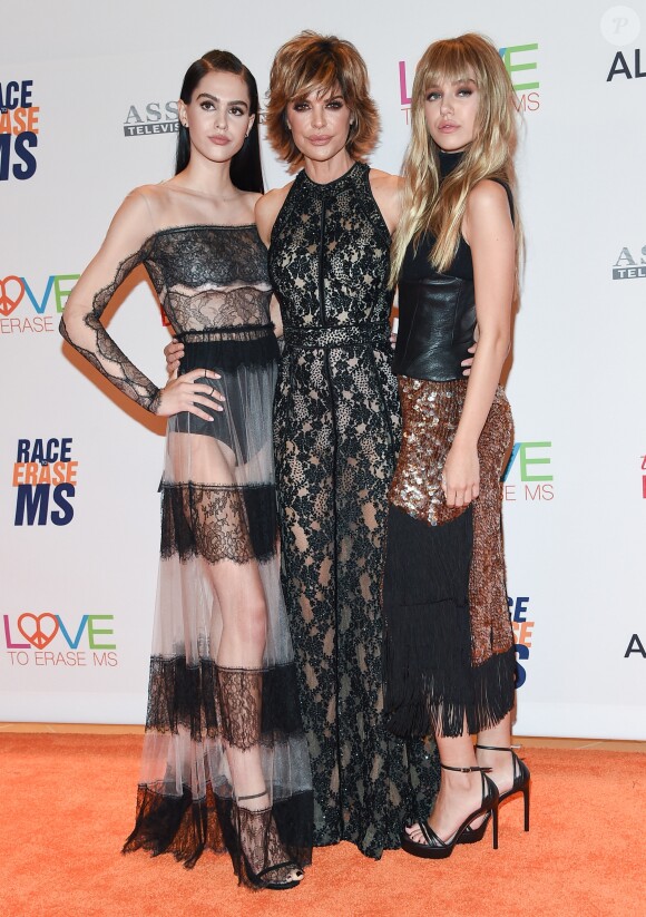 Lisa Rinna et ses filles Delilah et Amelia Hamlin - 24e édition de la soirée "Race To Erase MS" à l'hôtel Beverly Hilton. Beverly Hills, Los Angeles, le 5 mai 2017.