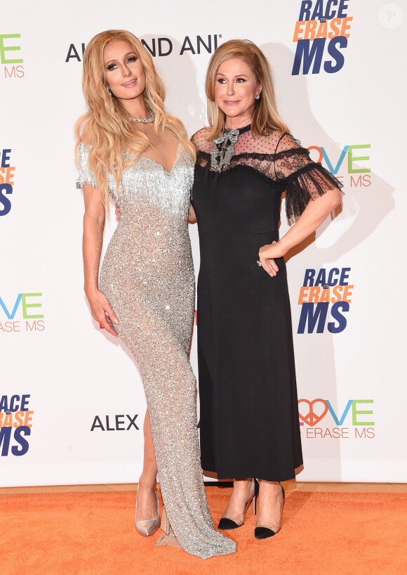 Paris et Kathy Hilton - 24e édition de la soirée "Race To Erase MS" à l'hôtel Beverly Hilton. Beverly Hills, Los Angeles, le 5 mai 2017.
