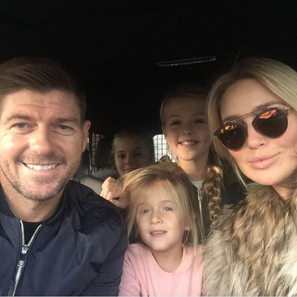 Steven Gerrard et sa femme Alex, ici avec leurs trois filles en novembre 2016, ont accueilli le 29 avril 2017 leur quatrième enfant, Lio, leur premier garçon. Photo Instagram.